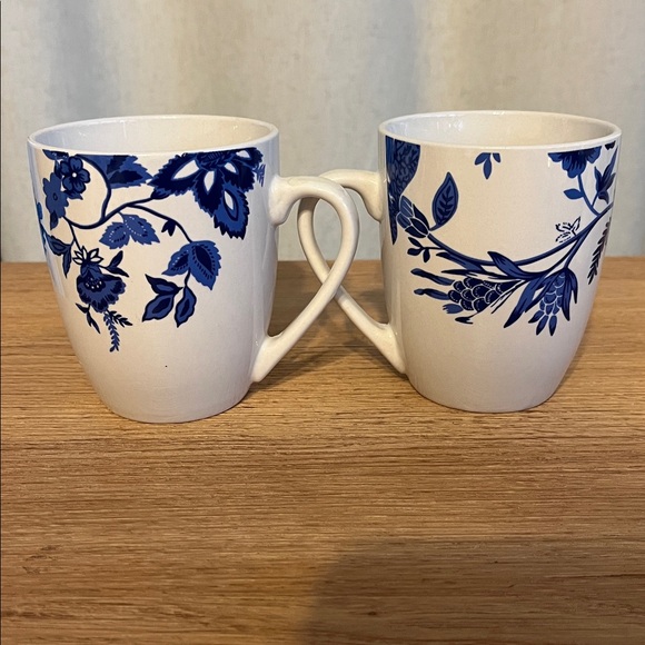 Royal Norfolk Stoneware White With Blur Flowers 12 Ounce Coffee Mugs set of 2 - Picture 4 of 5